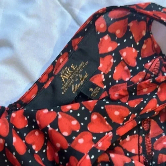 Disney Alice Wonderland Dress Through Looking Glass Red Hearts Colleen Atwood SM - Picture 5 of 7
